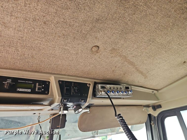 image for item EB8318 1996 Kenworth T600 semi truck