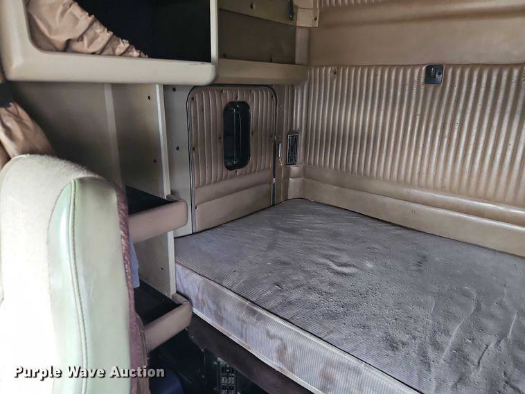 image for item EB8318 1996 Kenworth T600 semi truck