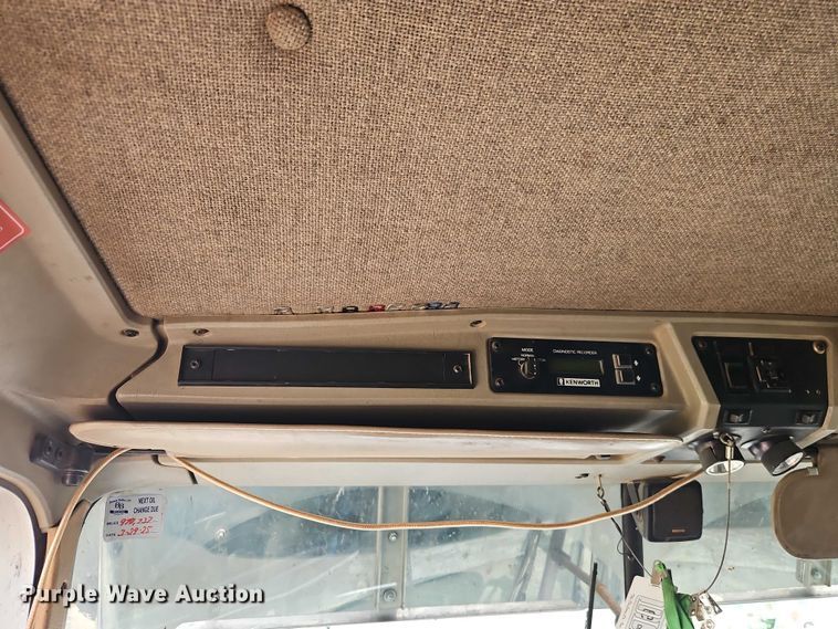 image for item EB8318 1996 Kenworth T600 semi truck