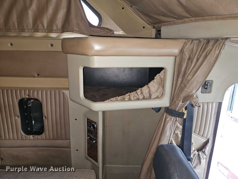 image for item EB8318 1996 Kenworth T600 semi truck