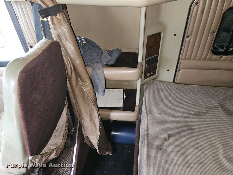 image for item EB8318 1996 Kenworth T600 semi truck