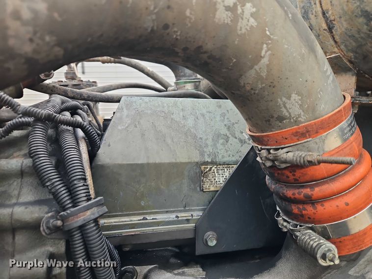 image for item EB8318 1996 Kenworth T600 semi truck