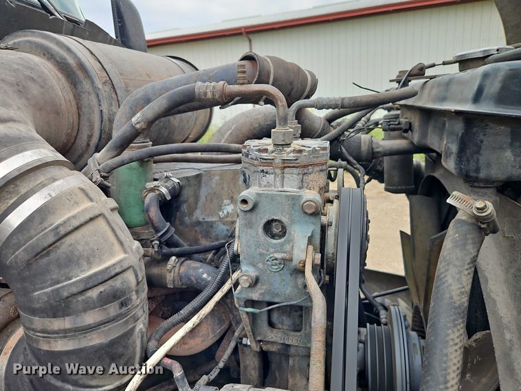 image for item EB8318 1996 Kenworth T600 semi truck