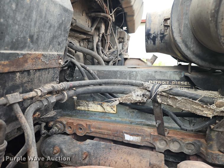 image for item EB8318 1996 Kenworth T600 semi truck