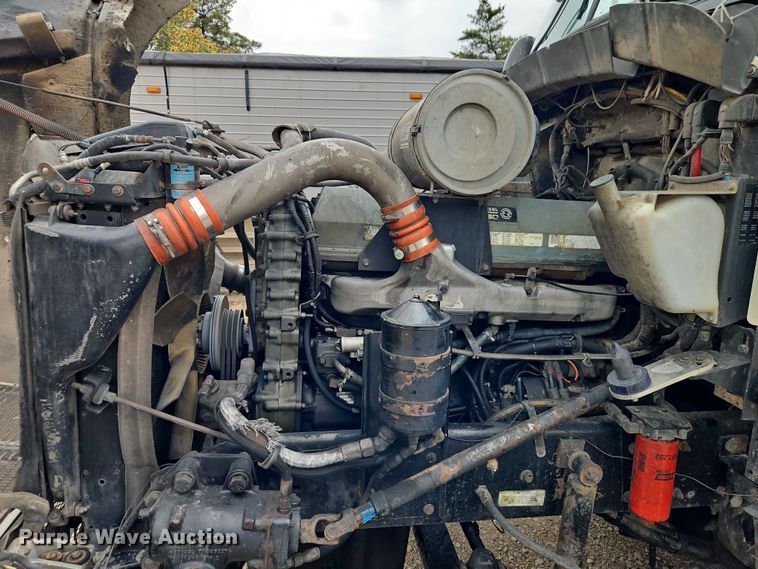 image for item EB8318 1996 Kenworth T600 semi truck