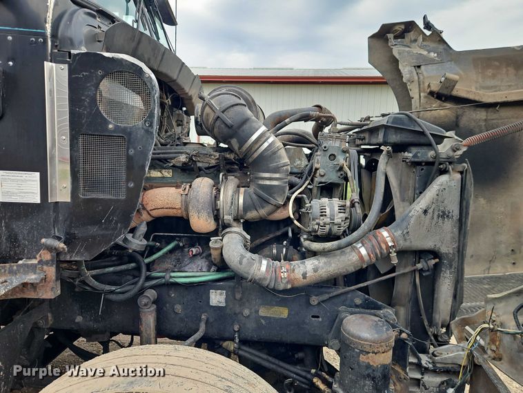 image for item EB8318 1996 Kenworth T600 semi truck