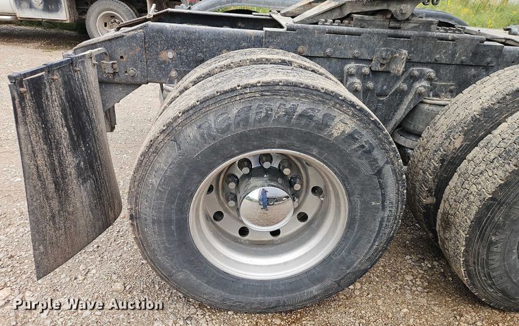 image for item EB8318 1996 Kenworth T600 semi truck