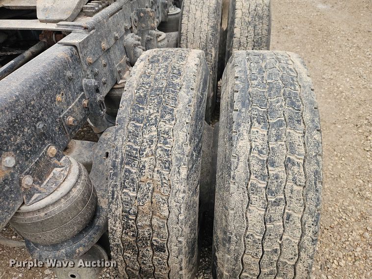 image for item EB8318 1996 Kenworth T600 semi truck