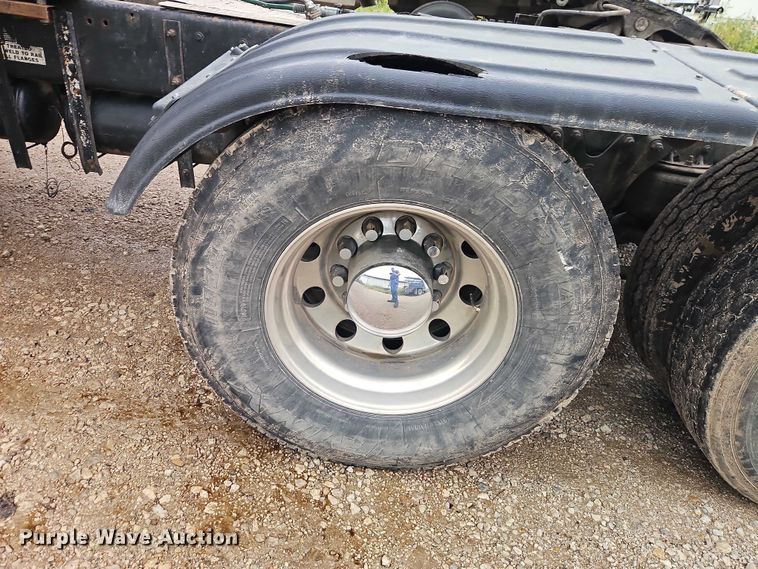 image for item EB8318 1996 Kenworth T600 semi truck