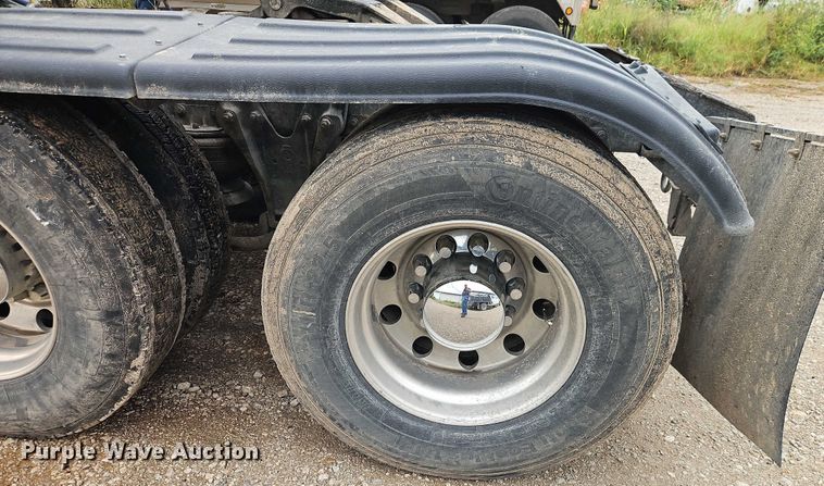 image for item EB8318 1996 Kenworth T600 semi truck