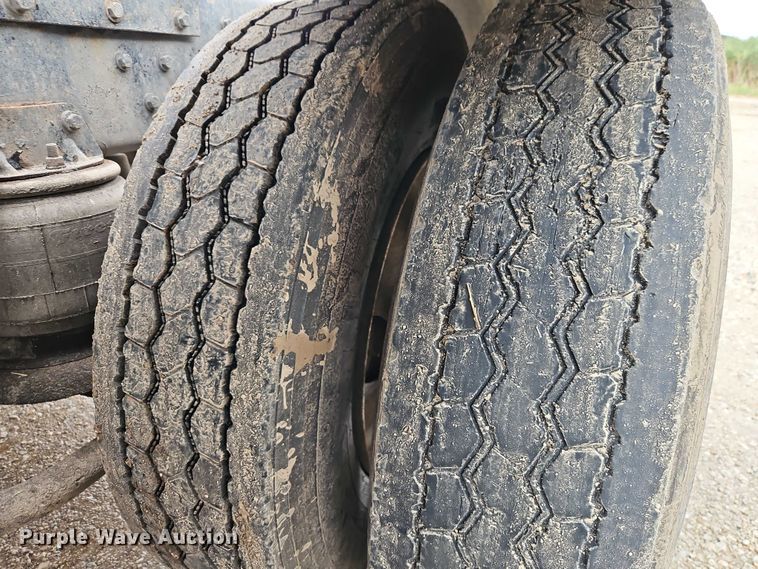 image for item EB8318 1996 Kenworth T600 semi truck