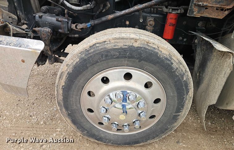 image for item EB8318 1996 Kenworth T600 semi truck