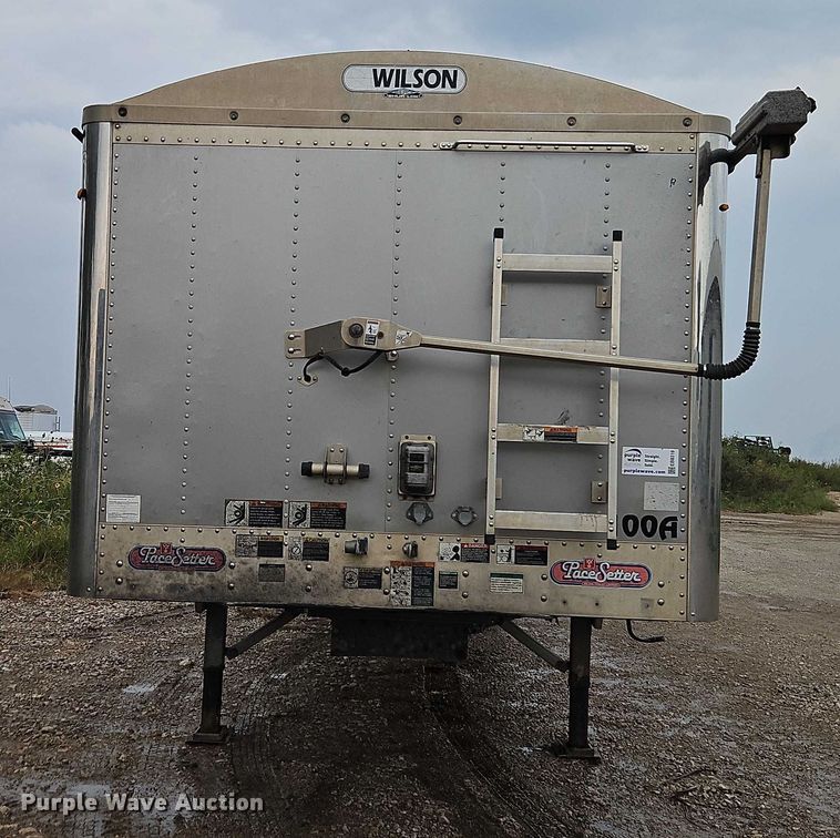 image for item EB8319 2013 Wilson DWH-551PM  grain trailer