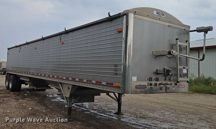 image for item EB8319 2013 Wilson DWH-551PM  grain trailer