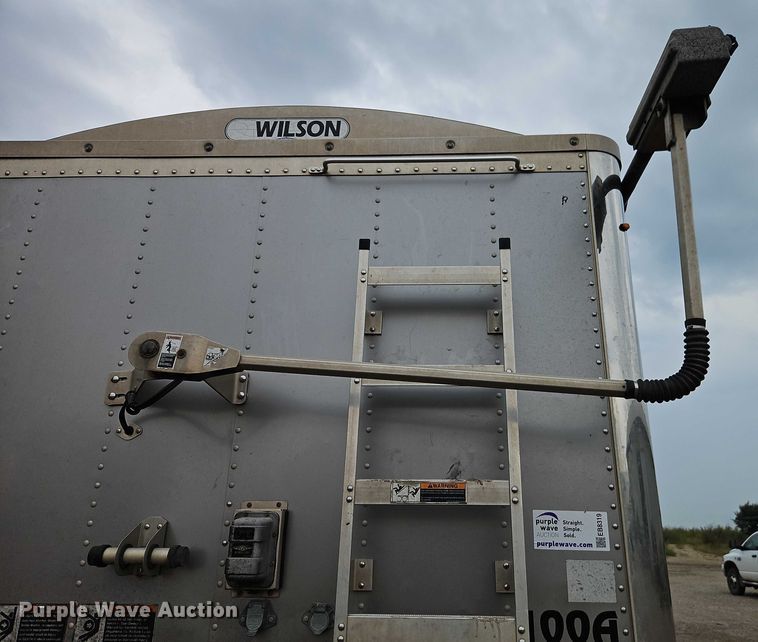 image for item EB8319 2013 Wilson DWH-551PM  grain trailer