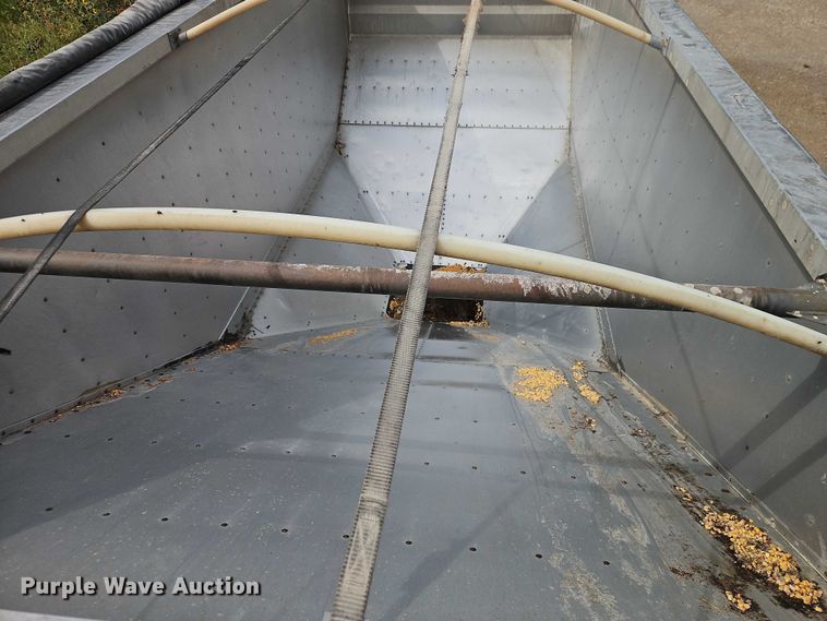 image for item EB8319 2013 Wilson DWH-551PM  grain trailer