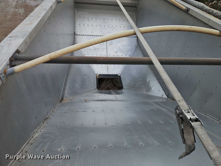 image for item EB8319 2013 Wilson DWH-551PM  grain trailer