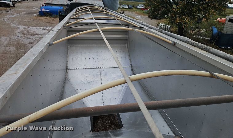 image for item EB8319 2013 Wilson DWH-551PM  grain trailer