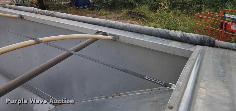 image for item EB8319 2013 Wilson DWH-551PM  grain trailer