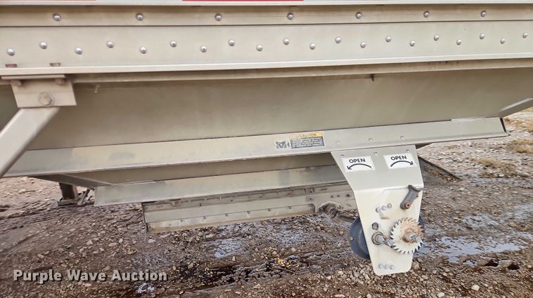 image for item EB8319 2013 Wilson DWH-551PM  grain trailer