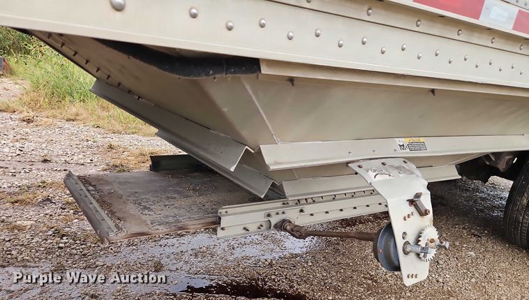 image for item EB8319 2013 Wilson DWH-551PM  grain trailer