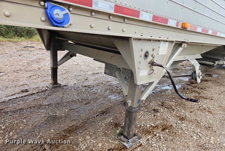 image for item EB8319 2013 Wilson DWH-551PM  grain trailer