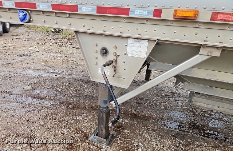 image for item EB8319 2013 Wilson DWH-551PM  grain trailer