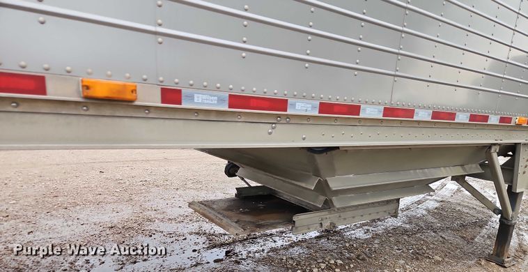 image for item EB8319 2013 Wilson DWH-551PM  grain trailer