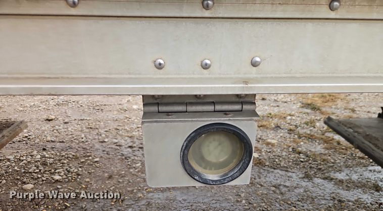 image for item EB8319 2013 Wilson DWH-551PM  grain trailer