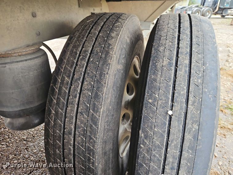 image for item EB8319 2013 Wilson DWH-551PM  grain trailer