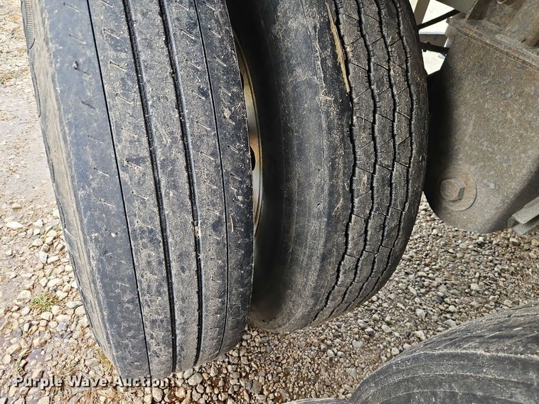 image for item EB8319 2013 Wilson DWH-551PM  grain trailer