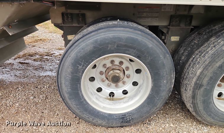 image for item EB8319 2013 Wilson DWH-551PM  grain trailer