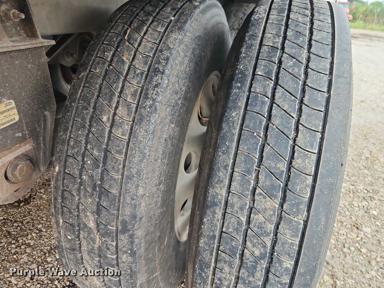 image for item EB8319 2013 Wilson DWH-551PM  grain trailer