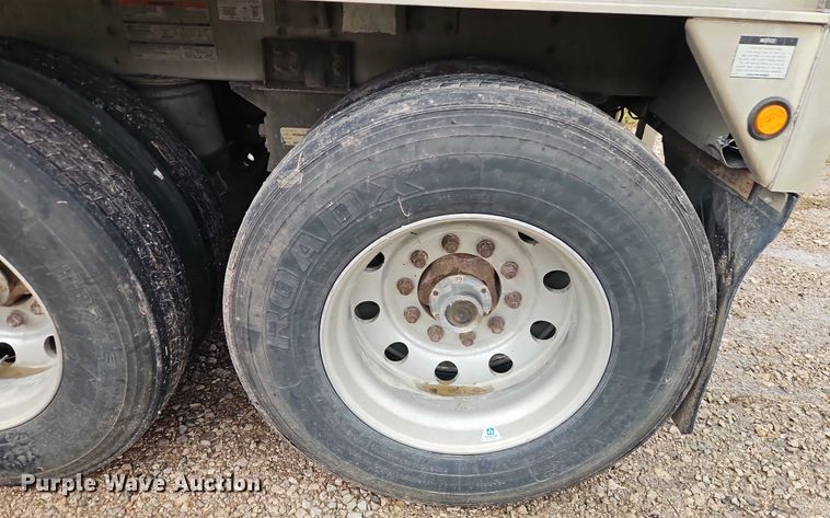 image for item EB8319 2013 Wilson DWH-551PM  grain trailer