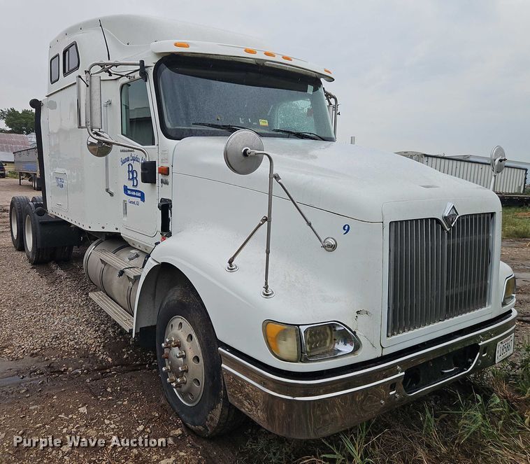 image for item EB8320 2007 International 9400i semi truck