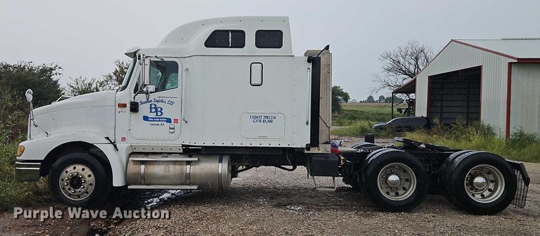 image for item EB8320 2007 International 9400i semi truck