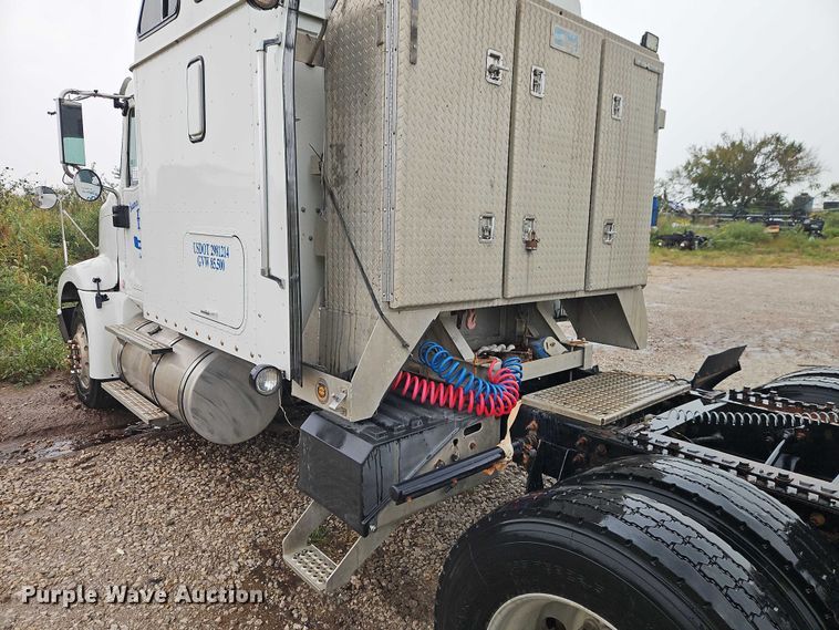 image for item EB8320 2007 International 9400i semi truck