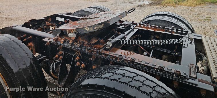 image for item EB8320 2007 International 9400i semi truck