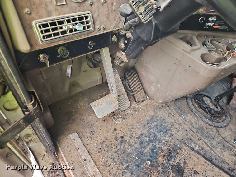 image for item EB8320 2007 International 9400i semi truck