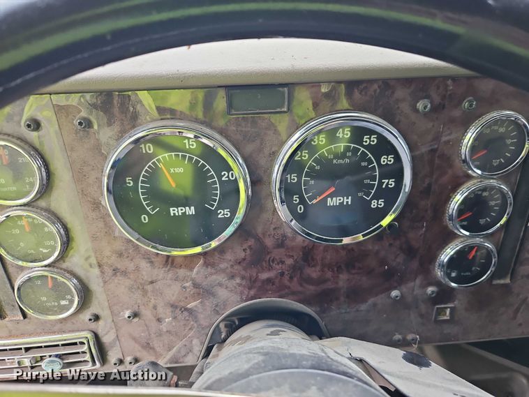 image for item EB8320 2007 International 9400i semi truck