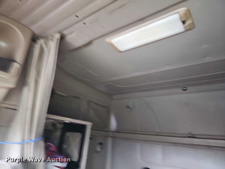 image for item EB8320 2007 International 9400i semi truck