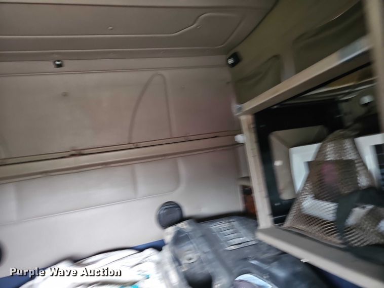 image for item EB8320 2007 International 9400i semi truck