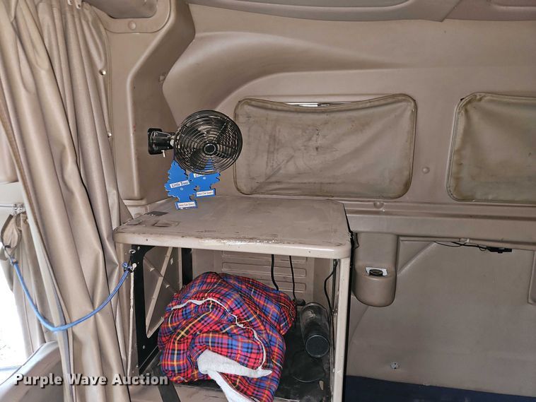 image for item EB8320 2007 International 9400i semi truck