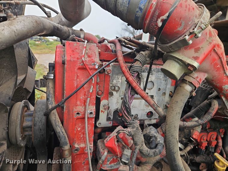 image for item EB8320 2007 International 9400i semi truck