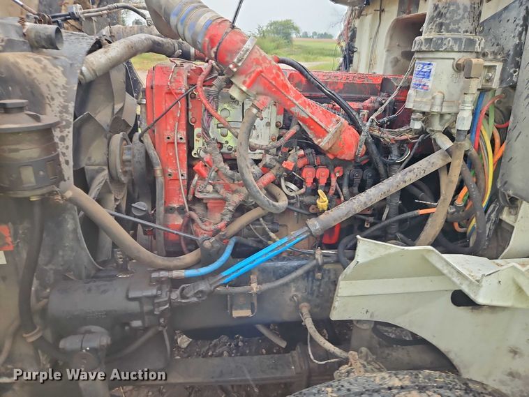 image for item EB8320 2007 International 9400i semi truck