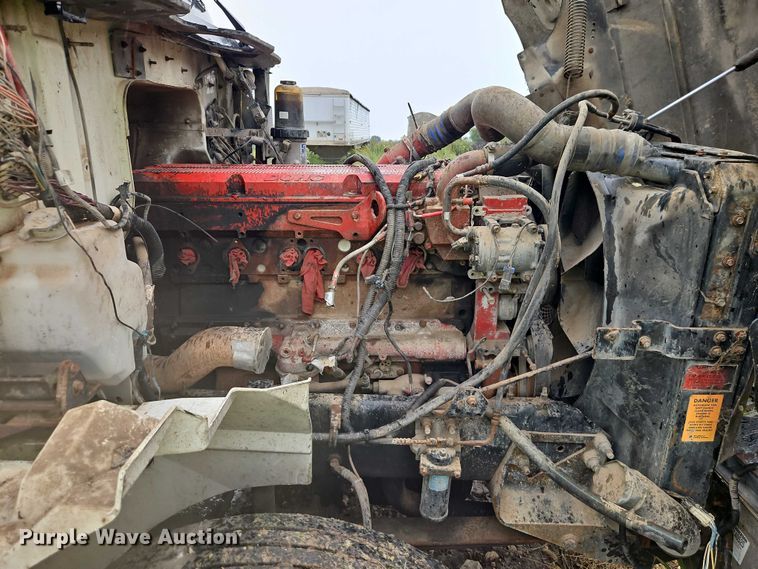 image for item EB8320 2007 International 9400i semi truck