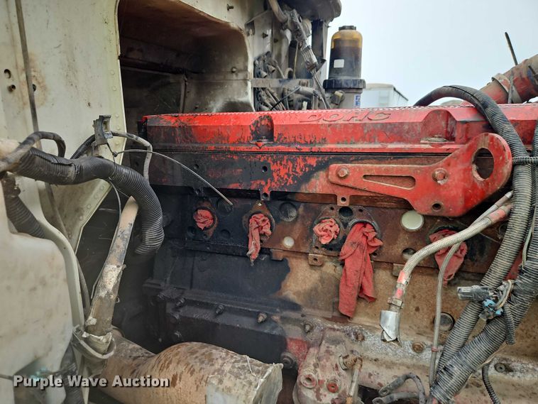 image for item EB8320 2007 International 9400i semi truck