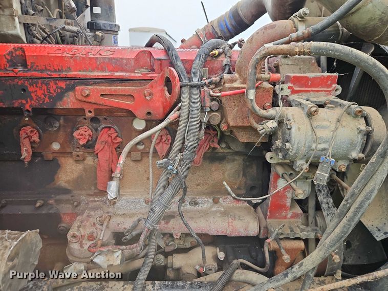 image for item EB8320 2007 International 9400i semi truck