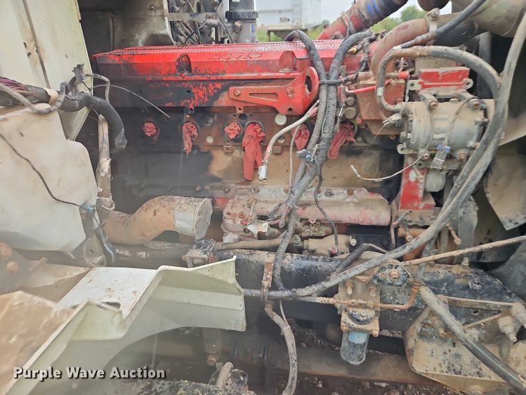 image for item EB8320 2007 International 9400i semi truck