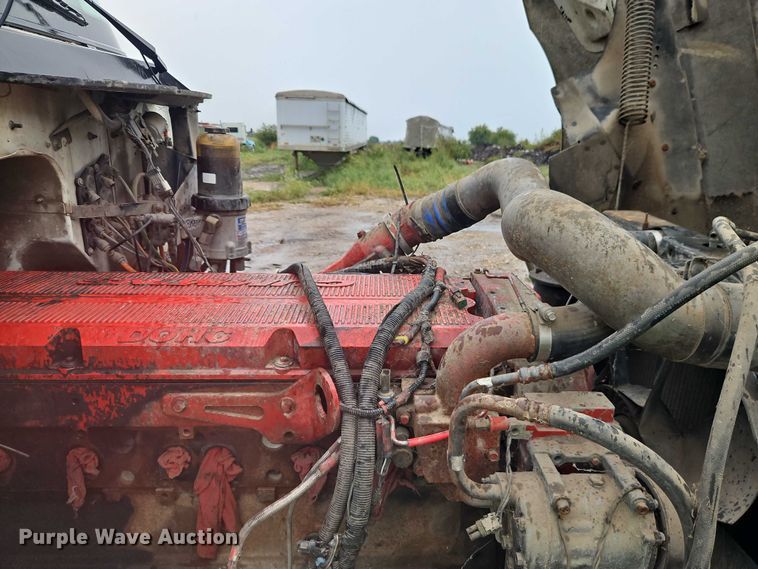 image for item EB8320 2007 International 9400i semi truck